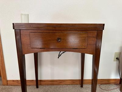 VINTAGE SINGER ELECTRIC SEWING MACHINE MODEL 99K HOUSED INSIDE SINGER WOODEN FOLD OUT CABINET