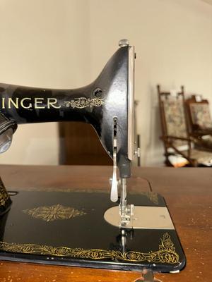 VINTAGE SINGER ELECTRIC SEWING MACHINE MODEL 99K HOUSED INSIDE SINGER WOODEN FOLD OUT CABINET