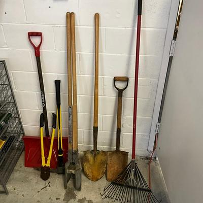 935 Outdoor Tool Lot