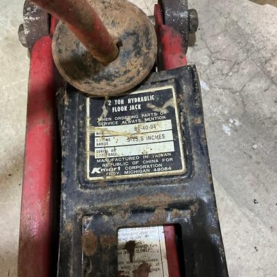 937 Kmart Two Ton Hydraulic Floor Jack With Four Way Lug Wrench