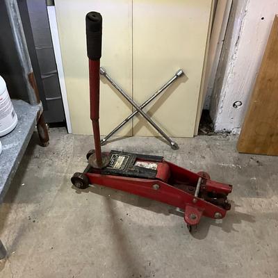 937 Kmart Two Ton Hydraulic Floor Jack With Four Way Lug Wrench