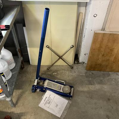 938 U.S. General Lightweight Aluminum Jack 3000 Pounds With Four Way Lug Wrench