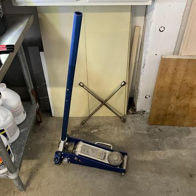 938 U.S. General Lightweight Aluminum Jack 3000 Pounds With Four Way Lug Wrench