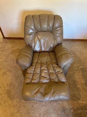 LEATHER ROCKER RECLINER