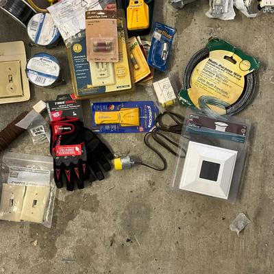 946 Assortment Of Electric Hardware