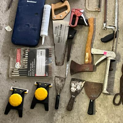 949 Large Assortment Of Hand Tools & Paint Accessories
