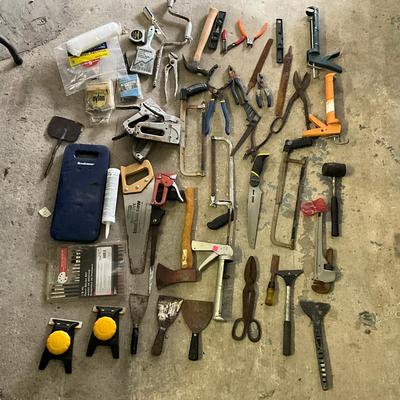 949 Large Assortment Of Hand Tools & Paint Accessories