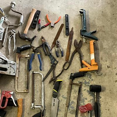 949 Large Assortment Of Hand Tools & Paint Accessories