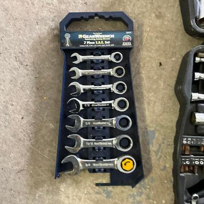 1021 Wrenches And Socket Set