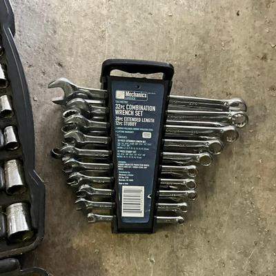 1021 Wrenches And Socket Set