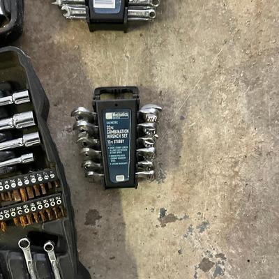 1021 Wrenches And Socket Set