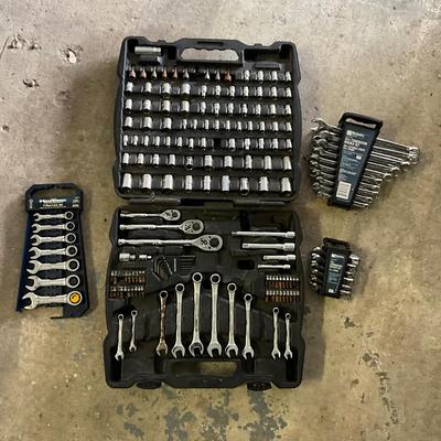 1021 Wrenches And Socket Set