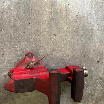 1026 Craftsman Heavy Duty 4.5 Inch Swivel Bench Vise