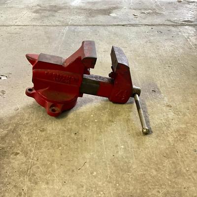 1026 Craftsman Heavy Duty 4.5 Inch Swivel Bench Vise