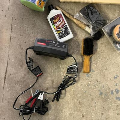 1029 Craftsman Never Used 10" Buffer/Polisher With Car Cleaning Supplies