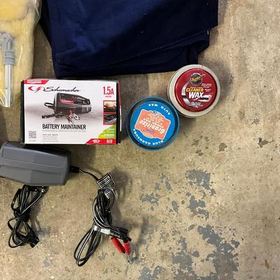 1031 Wen Orbital Car Waxer With Chemicals, Cloths & Battery Chargers