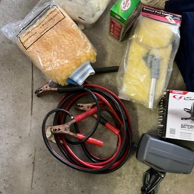 1031 Wen Orbital Car Waxer With Chemicals, Cloths & Battery Chargers