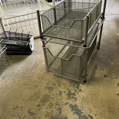 1034 Metal Baskets And Organizers