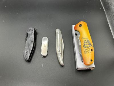 4 FOLDING KNIVES