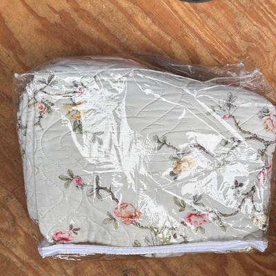 Vintage Springmaid Floral Bedspread (Full?) & Windows Set