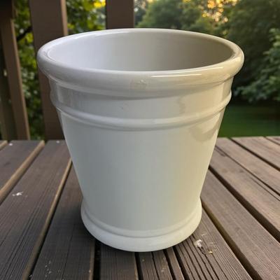 White Ceramic Bathroom Trashcan/Wastecan or Planter