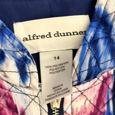 Big Lot of Women's Dress Clothes/Suits/Jackets/Skirts- Mostly Petite/Larger Sizes