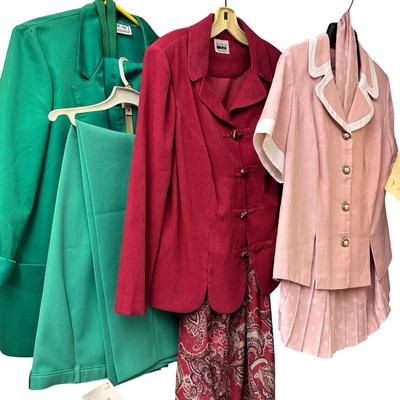 Big Lot of Women's Dress Clothes/Suits/Jackets/Skirts- Mostly Petite/Larger Sizes