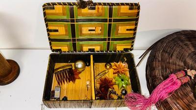 OLD SEWING NOTION ITEMS