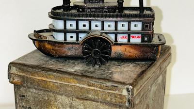 RIVERBOAT PENCIL SHARPENER, NEAT SINCLAIR LIGHTER, VTG LIGHTER, NEWSPAPER PRINT LEAD.