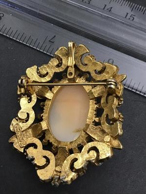Opulent Florenza Faux Pearl Ruby Shell Cameo