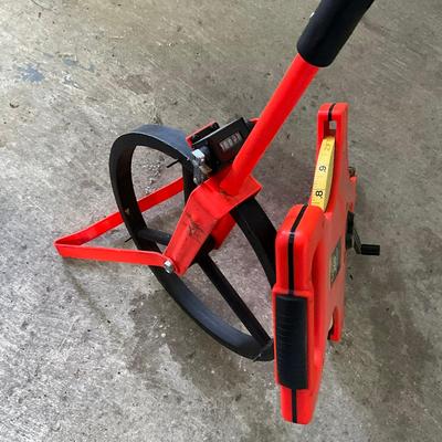 1049 Lufkin 300 Foot Fiberglass Tape Measure