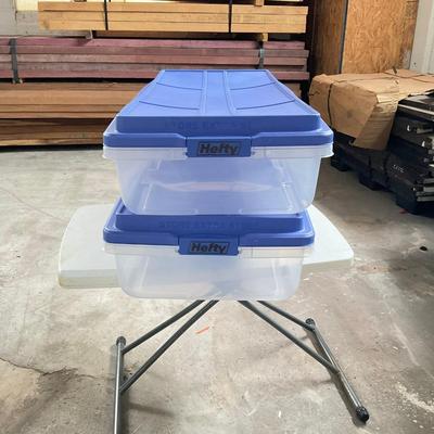 1070 Two Hefty High Rise Storage Containers