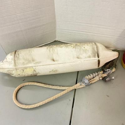 1078 Lot Of Three Buoys And Fishing Floats