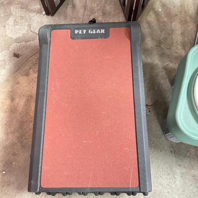 1089 Various Dog Supplies