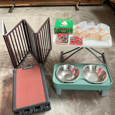 1089 Various Dog Supplies