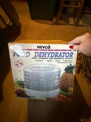 Food dehydrator