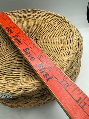 Set of paper plate holders