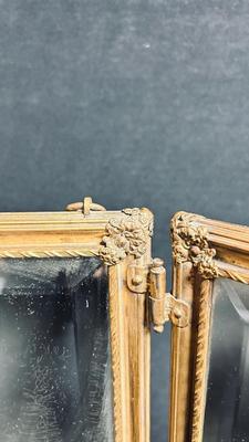 EARLY 20TH CENTURY ORMOLU BARBER MIRROR WITH A LEATHER RAISED DECORATIVE MOTIF