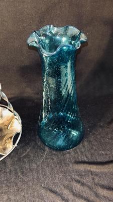 ELEGANT DORTHY THORPE MCM SILVER FADE APPETIZER/DESERT SERVING SET AND HAND BLOWN BLUE RUFFLED GLASS VASE