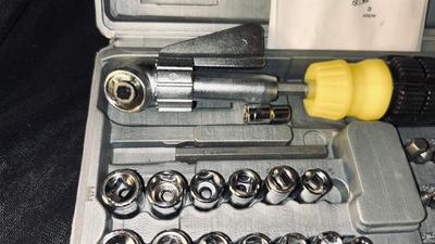 DREMEL TOOL, ANGLE DRIVER RATCHETING SCREW DRIVER AND A HOT DRIVER FLEXIBLE RATCHETING SCREWDRIVER