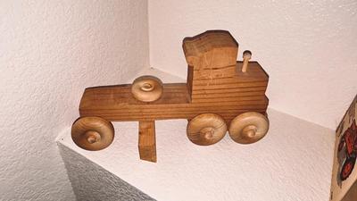 1985 ERTL ALLIS-CHALMERS TOY DIE CAST TRACTOR AND HANDMADE WOODEN TOYS