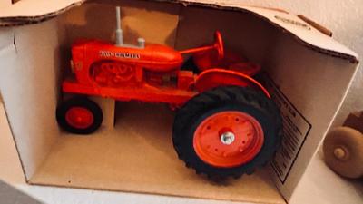 1985 ERTL ALLIS-CHALMERS TOY DIE CAST TRACTOR AND HANDMADE WOODEN TOYS