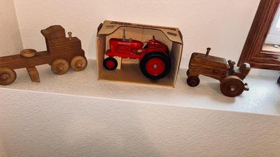 1985 ERTL ALLIS-CHALMERS TOY DIE CAST TRACTOR AND HANDMADE WOODEN TOYS