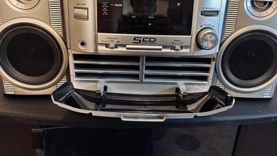 DURABRAND AM/FM, CASSETTE AND 5 CD DISC PLAYER STEREO SYSTEM