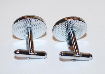 NEW CUFFLINKS SET with Round Center of 100's of DOTS and Sqwiggle Surround on a Silver Tone Setting