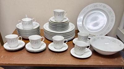 Sale Photo Thumbnail #483: 8 Dinner plates, 8 Bowls, 8 Bread plates, 6 Saucers, 6 cups, Platter, Veggie Bowl, Sugar Bowl (missing 2 cups and creamer). Pieces are in very good condition.