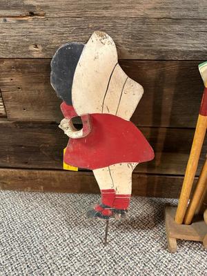 OLD CROQUET SET AND WOODEN STAKED YARD ART HOSE HOLDER