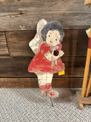 OLD CROQUET SET AND WOODEN STAKED YARD ART HOSE HOLDER