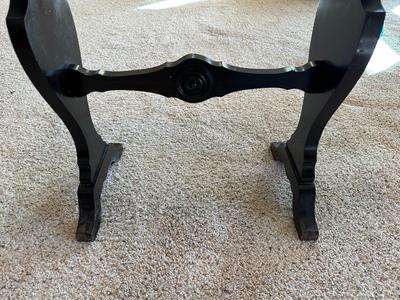 VINTAGE SIDE TABLE AND A BEACON HAND BLOWN GLASS BLUE COIN DOT VASE