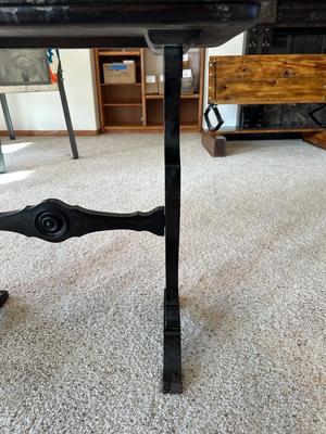 VINTAGE SIDE TABLE AND A BEACON HAND BLOWN GLASS BLUE COIN DOT VASE